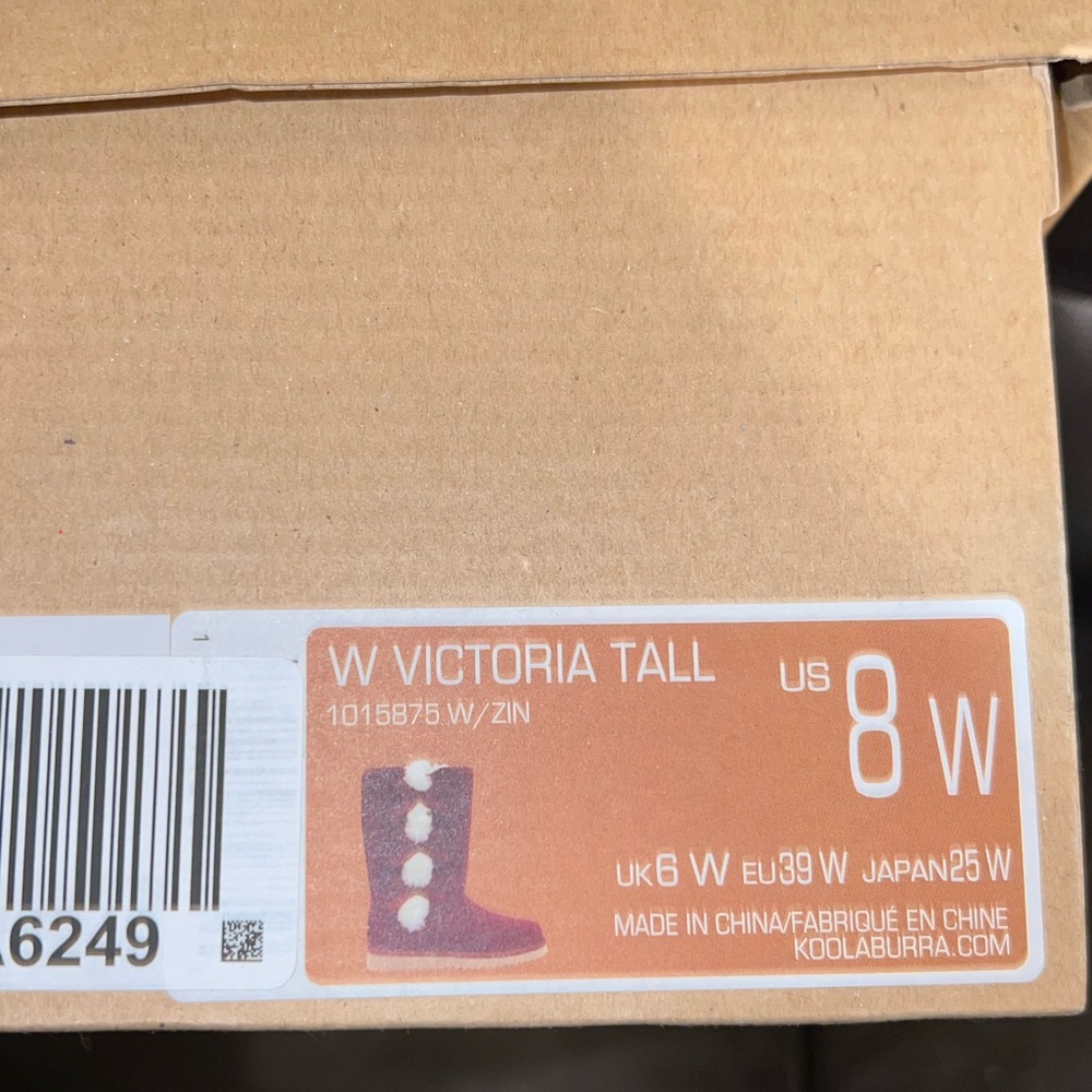 Kookaburra UGG plum color